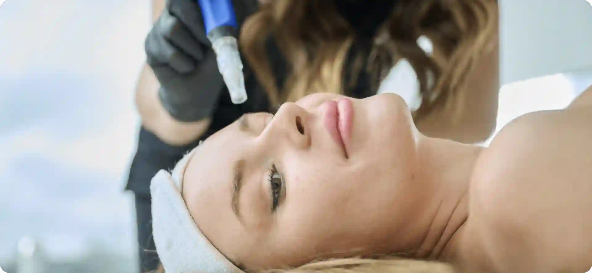 How Do Microneedles Trigger New Collagen and Elastin in Loose Skin Neasden?
